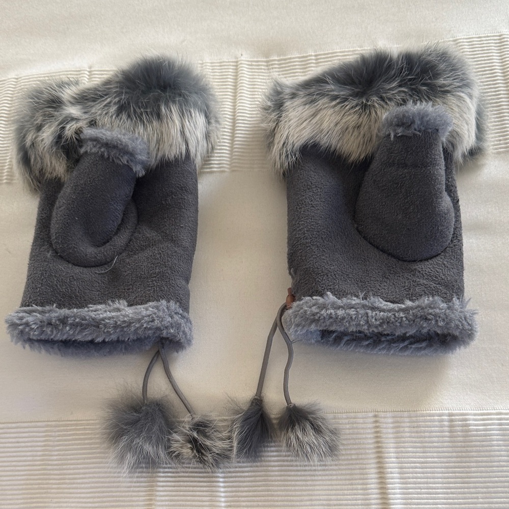 Cozy Gray womenMittens with Faux Fur Trim